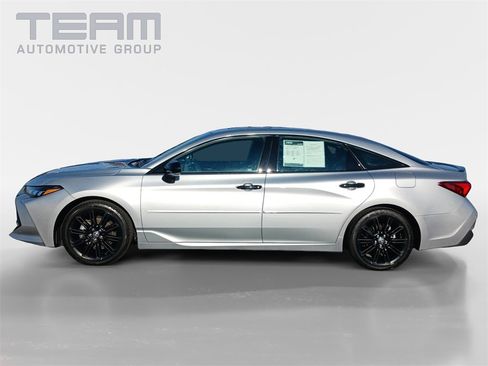 Used 2022 Toyota Avalon XSE image 4