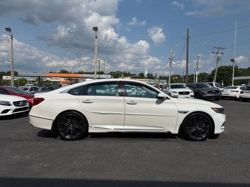Used 2018 Honda Accord Touring image 4