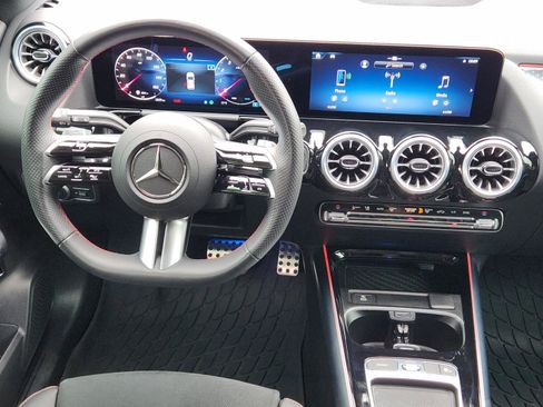 Used 2025 Mercedes-Benz GLA 250 image 19