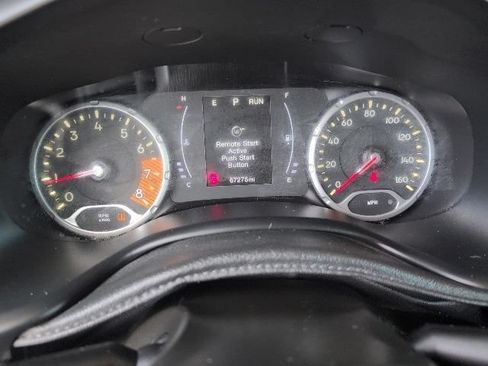 Used 2019 Jeep Renegade Latitude FWD image 22