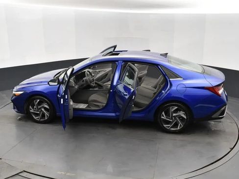 Used 2025 Hyundai Elantra SEL FWD image 7