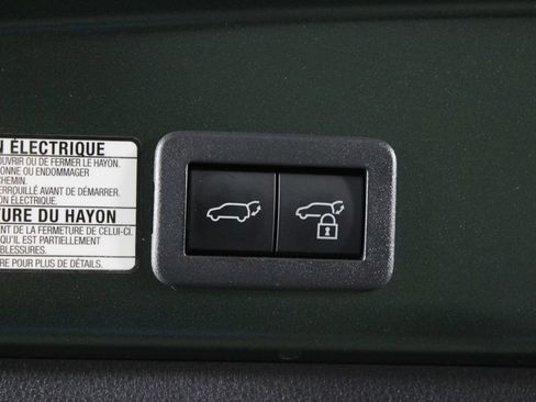 Used 2023 Toyota Corolla Cross XLE w/ Convenience Package FWD image 18