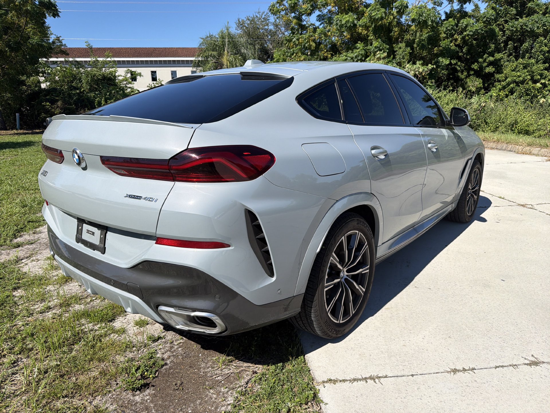 Used 2024 BMW X6 xDrive40i w/ Premium Package AWD/4WD image 4