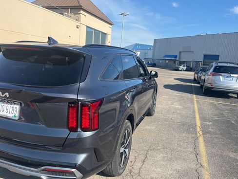 Used 2023 Kia Sorento S w/ Panoramic Sunroof Package image 12