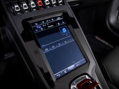 Used 2020 Lamborghini Huracan EVO image 28