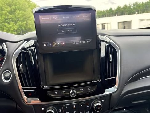 Used 2023 Chevrolet Traverse Premier AWD/4WD image 30