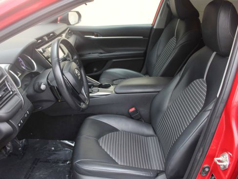 Used 2020 Toyota Camry SE image 7