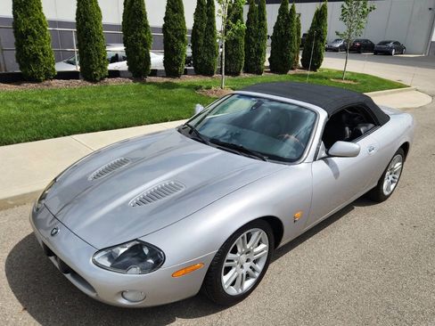 Used 2004 Jaguar XK8 Convertible image 11
