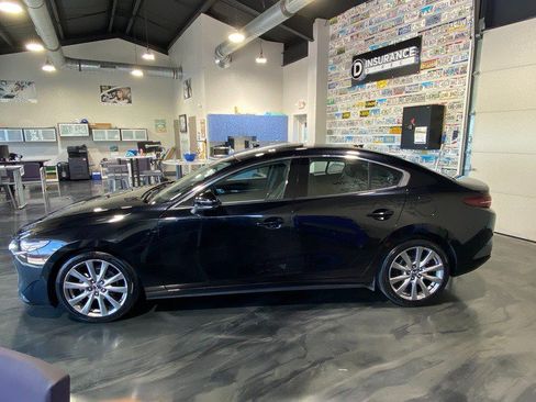 Used 2020 MAZDA MAZDA3 Sedan w/ Premium Package FWD image 4