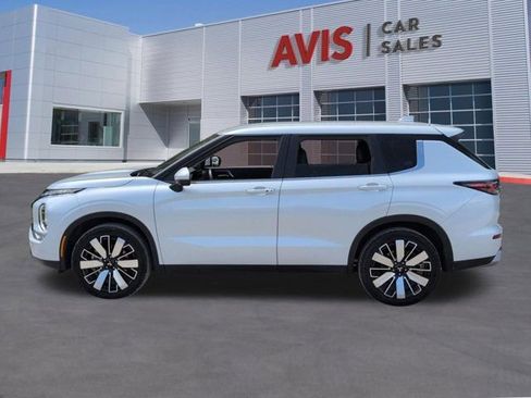 Used 2025 Mitsubishi Outlander SE FWD image 10