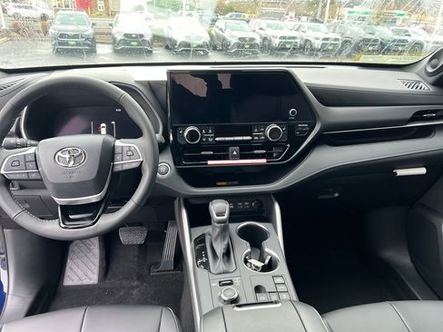 New 2026 Toyota Highlander XSE image 18