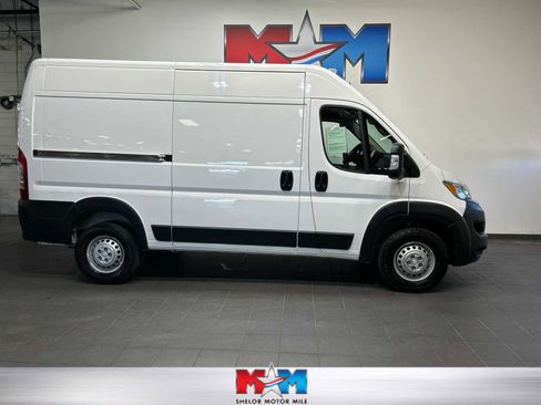 Used 2024 RAM ProMaster 2500 w/ Convenience Group FWD image 1
