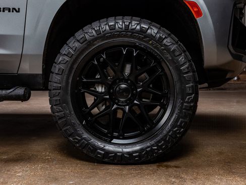 Used 2023 Chevrolet Suburban Z71 w/ Luxury Package image 12