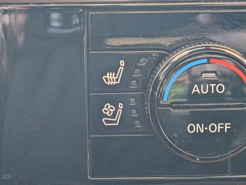 Used 2025 Nissan Pathfinder Platinum image 34