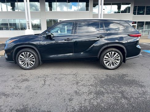 Used 2022 Toyota Highlander Limited image 7