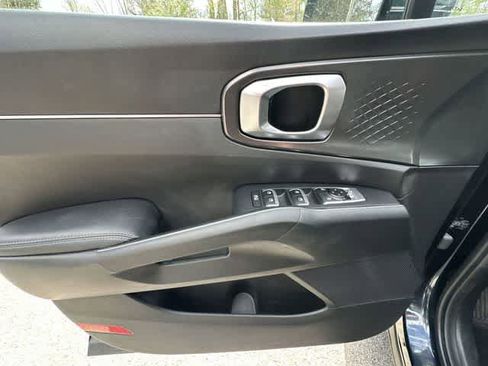 Used 2023 Kia Sorento EX AWD/4WD image 18