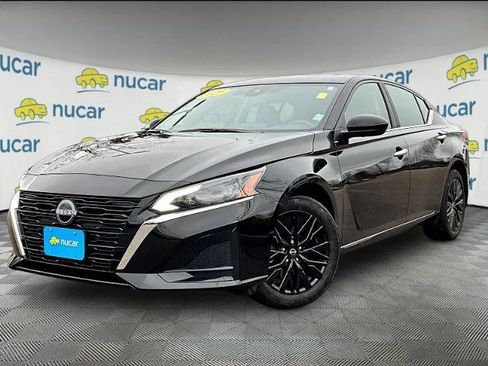 Certified 2025 Nissan Altima 2.5 SV w/ SV Special Edition Package image 3