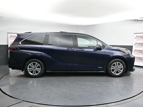Used 2021 Toyota Sienna Platinum image 9