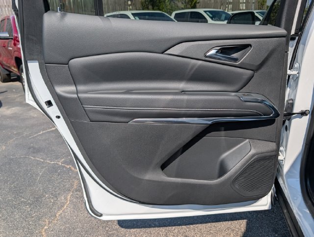 New 2027 Chevrolet Traverse LT w/ Driver Confidence Package FWD image 9