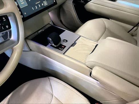 Used 2024 Land Rover Range Rover Long Wheelbase SE AWD/4WD image 18