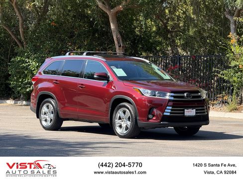 Used 2017 Toyota Highlander Limited w/ Preferred Accessory Package AWD/4WD image 1