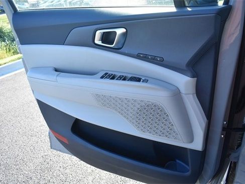 New 2026 Kia Carnival EX image 36