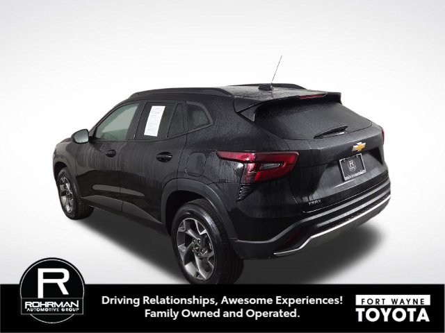 Used 2025 Chevrolet Trax LT FWD image 9