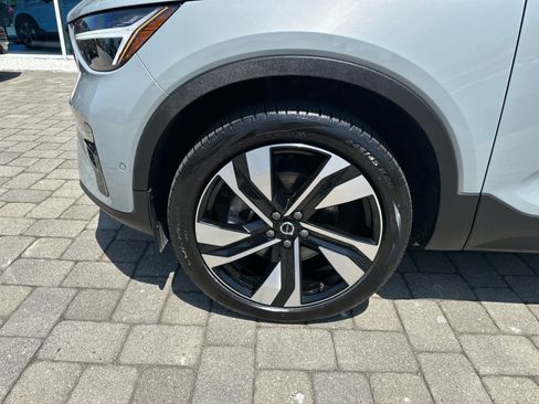 Used 2024 Volvo XC40 B5 Plus w/ Protection Package Premier AWD/4WD image 5