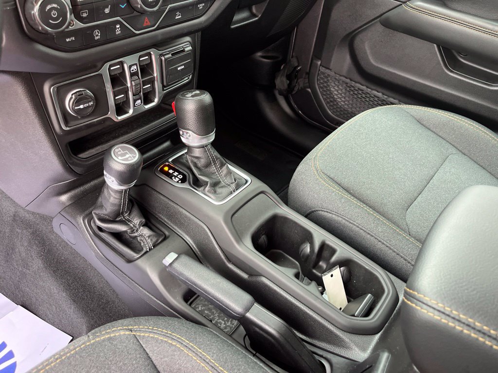Used 2026 Jeep Wrangler Unlimited Sahara AWD/4WD image 12