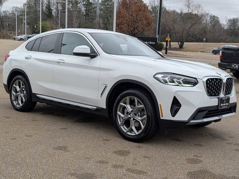 Used 2025 BMW X4 xDrive30i w/ Premium Package image 3