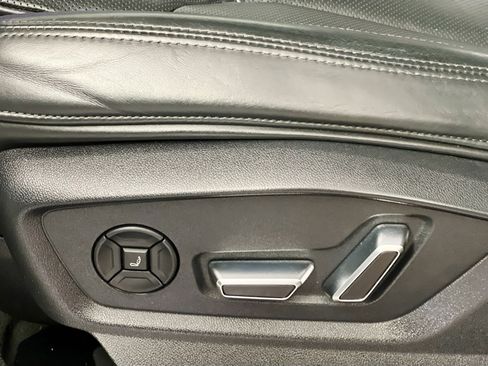 Used 2019 Audi Q8 Prestige w/ Luxury Package image 15