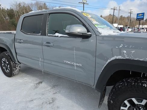 Used 2021 Toyota Tacoma TRD Off-Road image 28