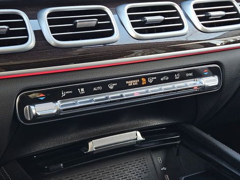 Certified 2025 Mercedes-Benz GLS 450 4MATIC image 20
