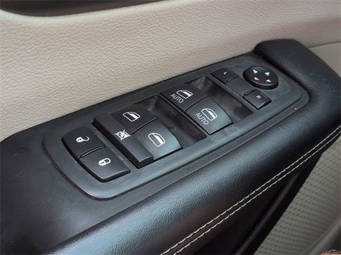 Certified 2021 Chrysler Voyager Lxi image 24