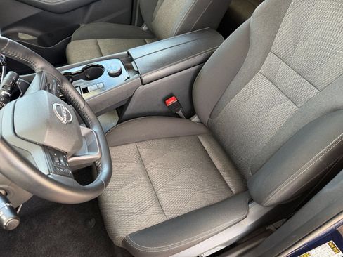 Used 2025 Nissan Rogue SV AWD/4WD image 37