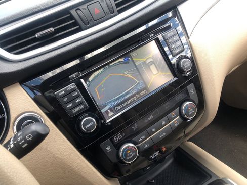 Used 2015 Nissan Rogue SV w/ SV Premium Package FWD image 10