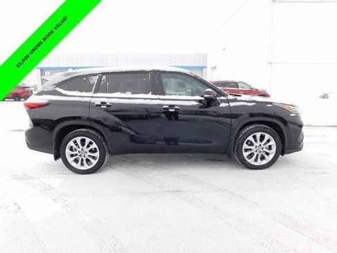 Used 2023 Toyota Highlander Limited image 2