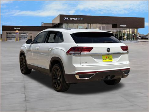 Used 2023 Volkswagen Atlas Cross Sport SE FWD image 3