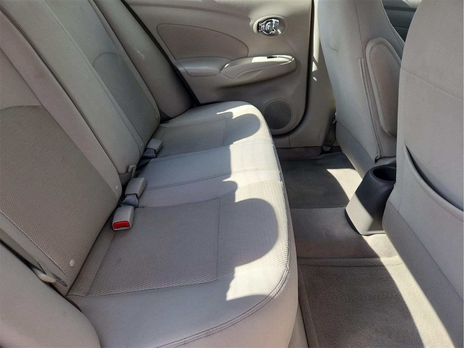 Used 2014 Nissan Versa SV FWD image 2