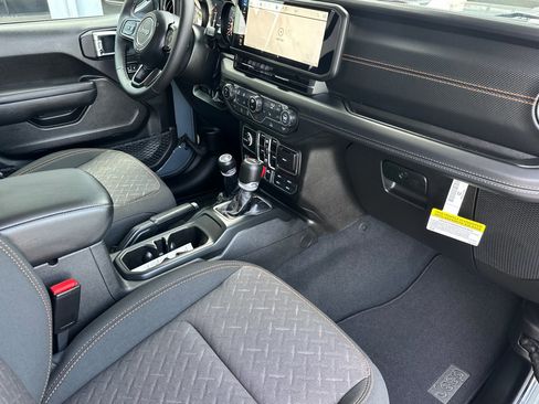 New 2025 Jeep Gladiator Mojave w/ Convenience Group image 15