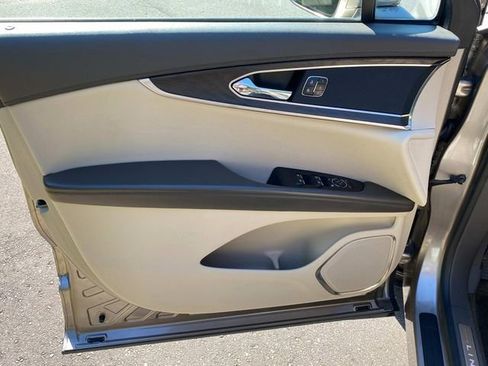 Used 2018 Lincoln MKX Reserve w/ Lincoln MKX Climate Package FWD image 12