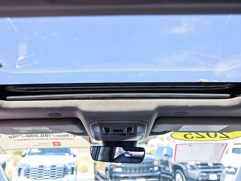 Certified 2025 Toyota Highlander XLE FWD image 6