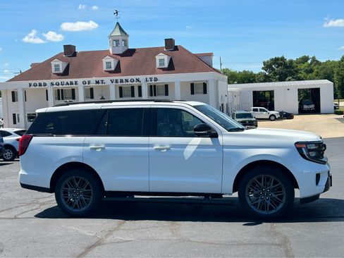 New 2027 Ford Expedition Platinum AWD/4WD image 3