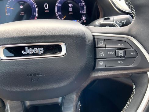 Used 2026 Jeep Grand Cherokee Limited AWD/4WD image 25