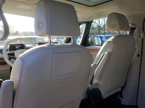 New 2025 Volkswagen ID. Buzz 1st Edition image 12