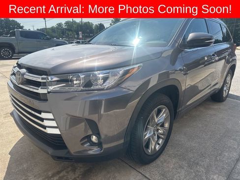 Used 2017 Toyota Highlander Limited FWD image 1