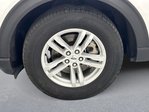 Used 2023 Ford Explorer XLT image 22