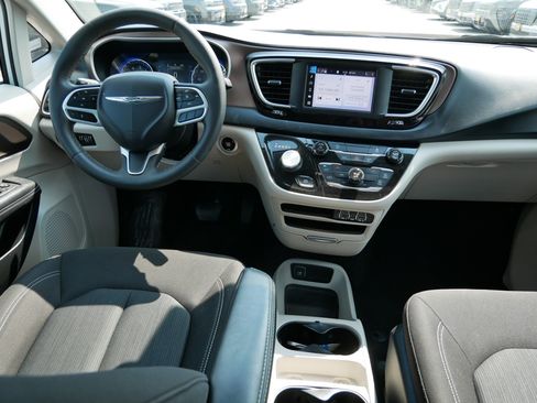 Used 2023 Chrysler Voyager LX FWD image 10