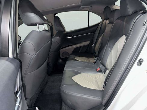 Used 2018 Toyota Camry XLE FWD image 19
