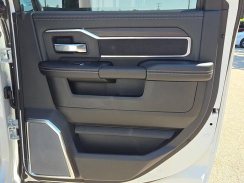New 2026 RAM 2500 Laramie AWD/4WD image 14